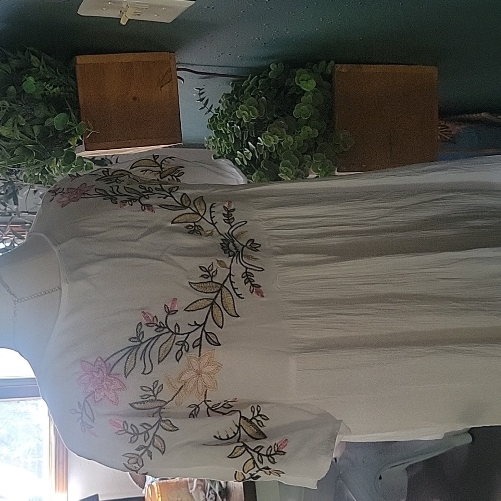 Vici embroidered blouse - Picture 4 of 4